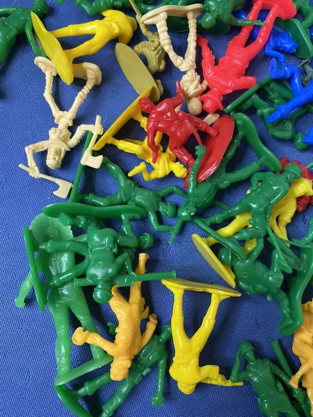 Lot Of 160 Plastic Indians Cowboys Pirates Military Frontiersmen